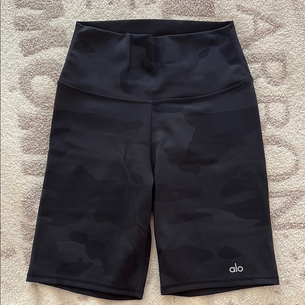 ALO Yoga Women's Dark Patterned Bike Shorts